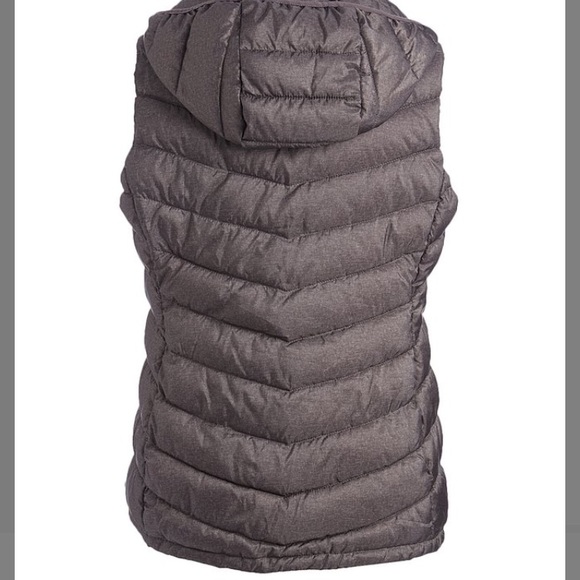 Hooded puffer vest - Picture 2 of 4